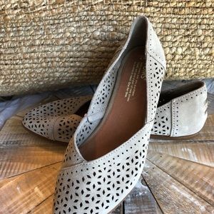 Toms leather flats size 7